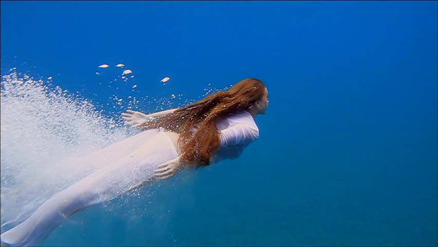 Cute Women Dance Underwater in Barton Springs - YouTube