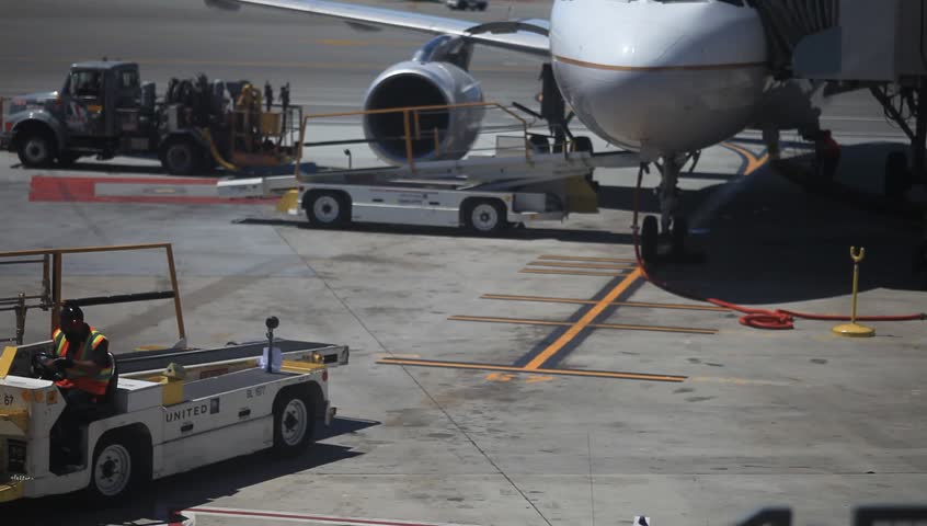 HOUSTON - August 1st 2016: Ground Crew Unloading United Airlines ...